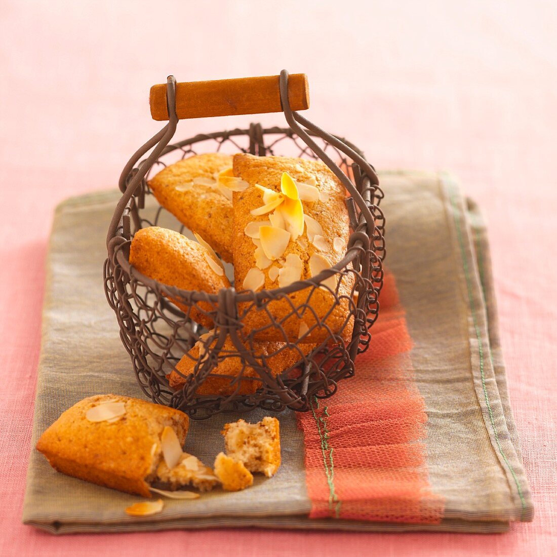 Financiers (French almond biscuits) with flaked almonds