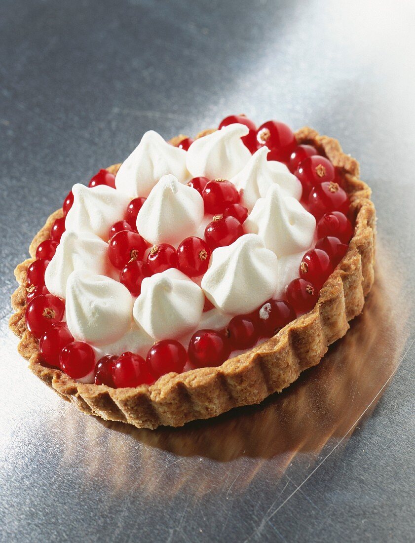 A redcurrant tartlet with meringue