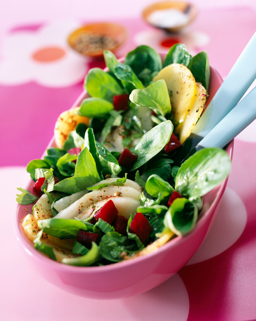 Green salad with pears