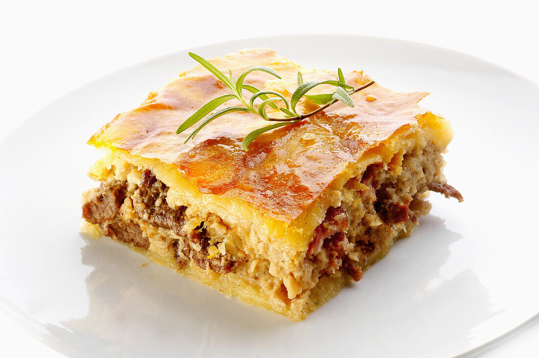 Kartoffelgratin mit Kaninchenfleisch