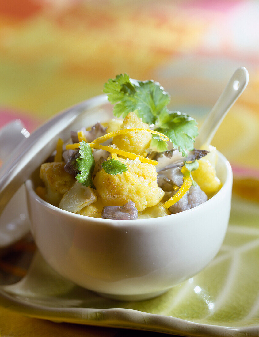 Knackiger Blumenkohlsalat in zwei Farben