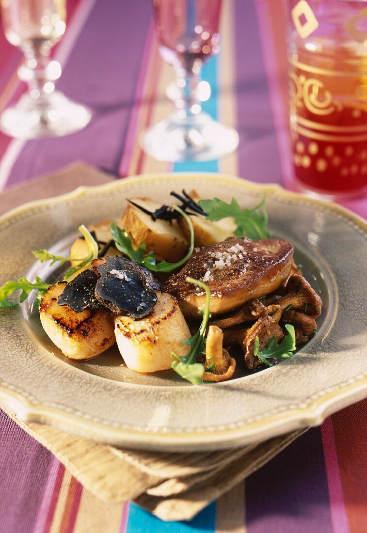 Scallops with truffles, pan-fried foie gras and potatoes with truffle oil