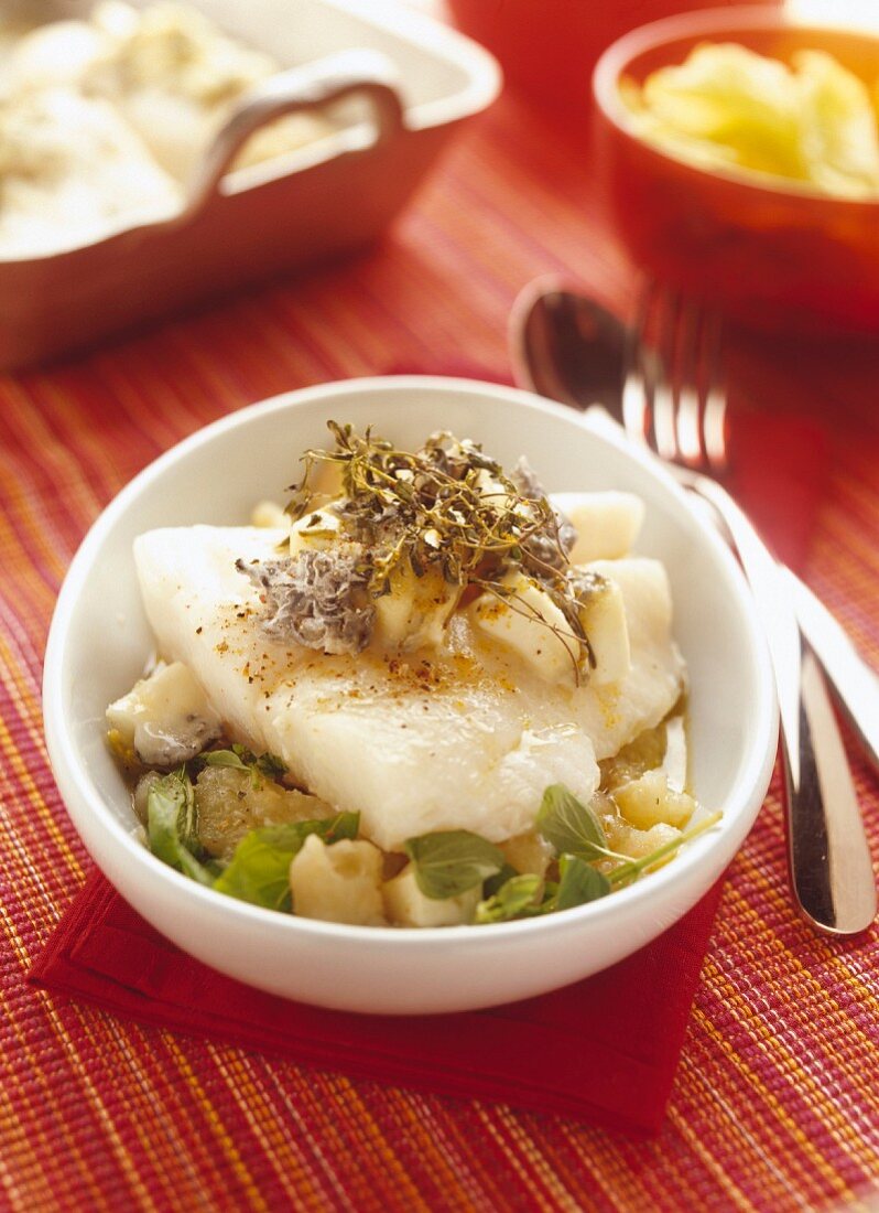 Halbgegarter Kabeljau mit Ziegenkäse und Kartoffelsalat mit Zitrusfrüchten