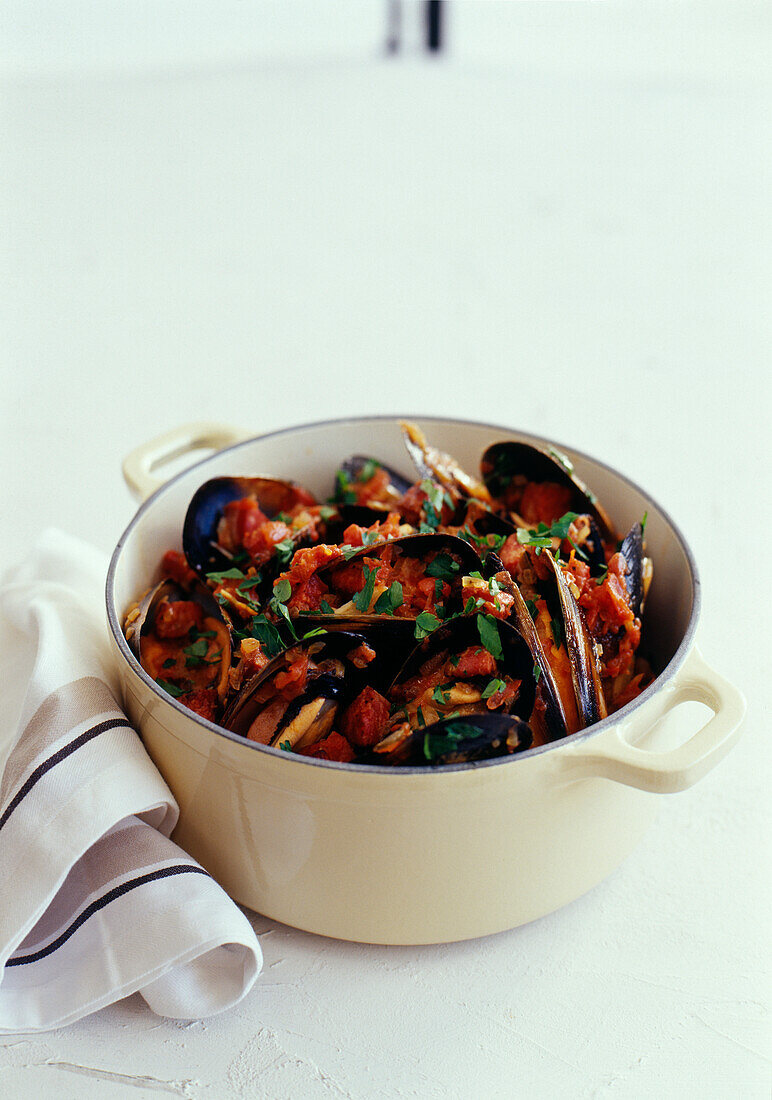 Casserole dish of mussels à la provençale