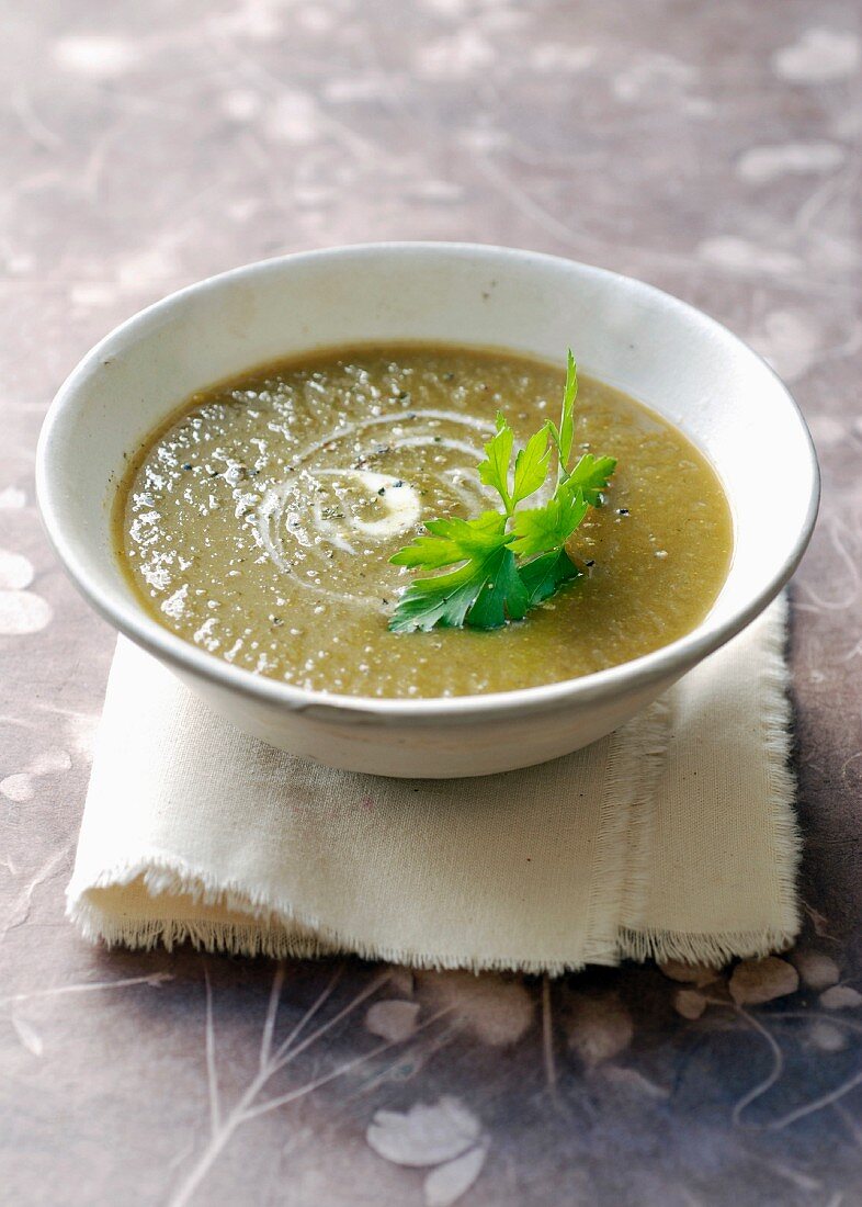 Creamed jerusalem artichoke soup