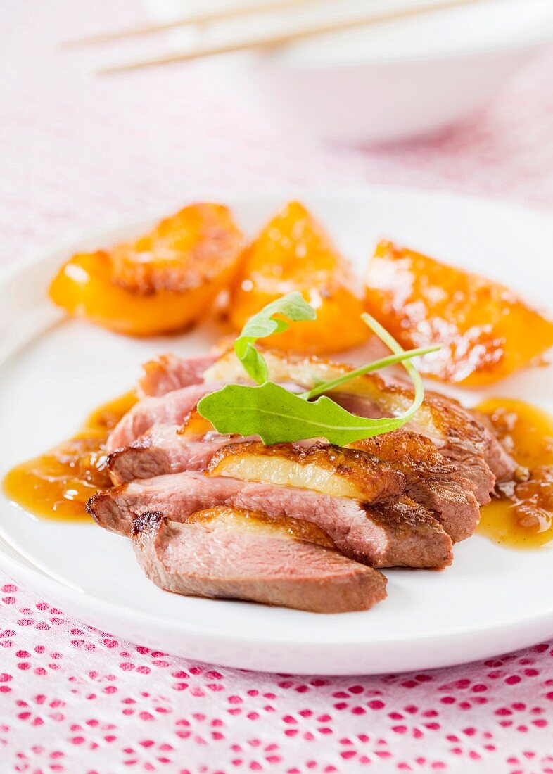 Magret de canard (smoked duck breast) with peaches