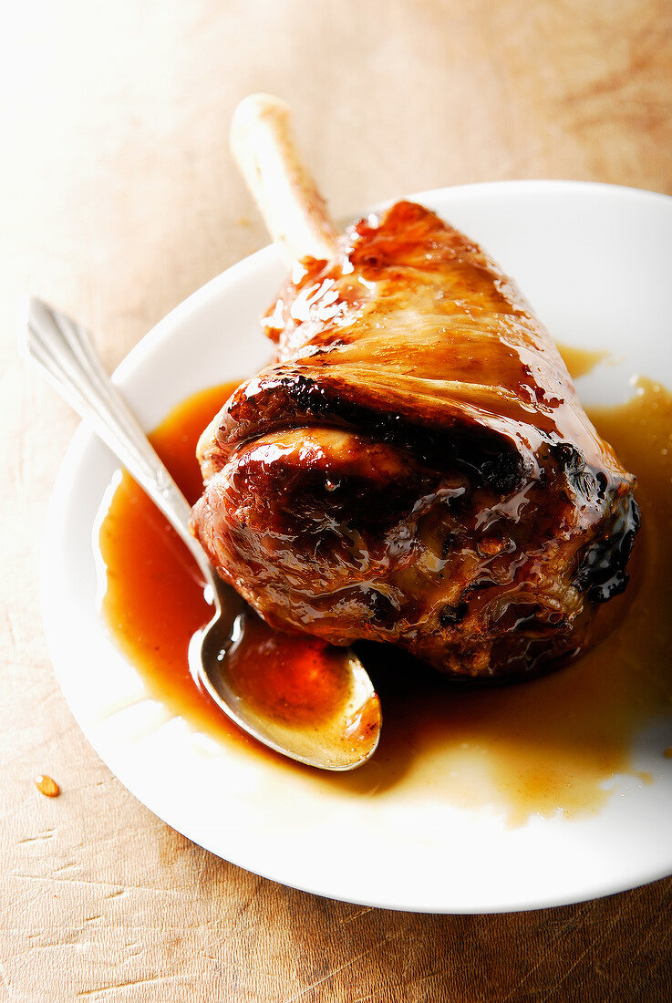Lamb knuckle joint caramelized with honey, sweet and sour sauce
