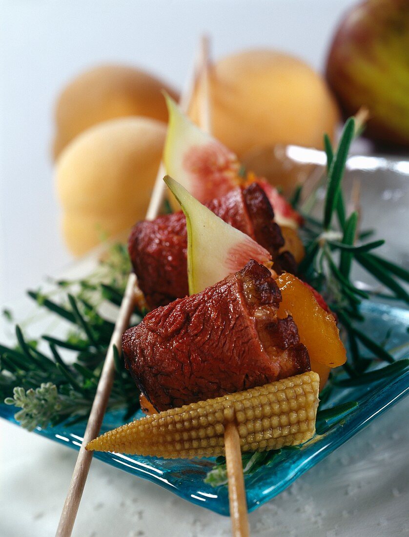 Duck magret, apricot and fig brochette