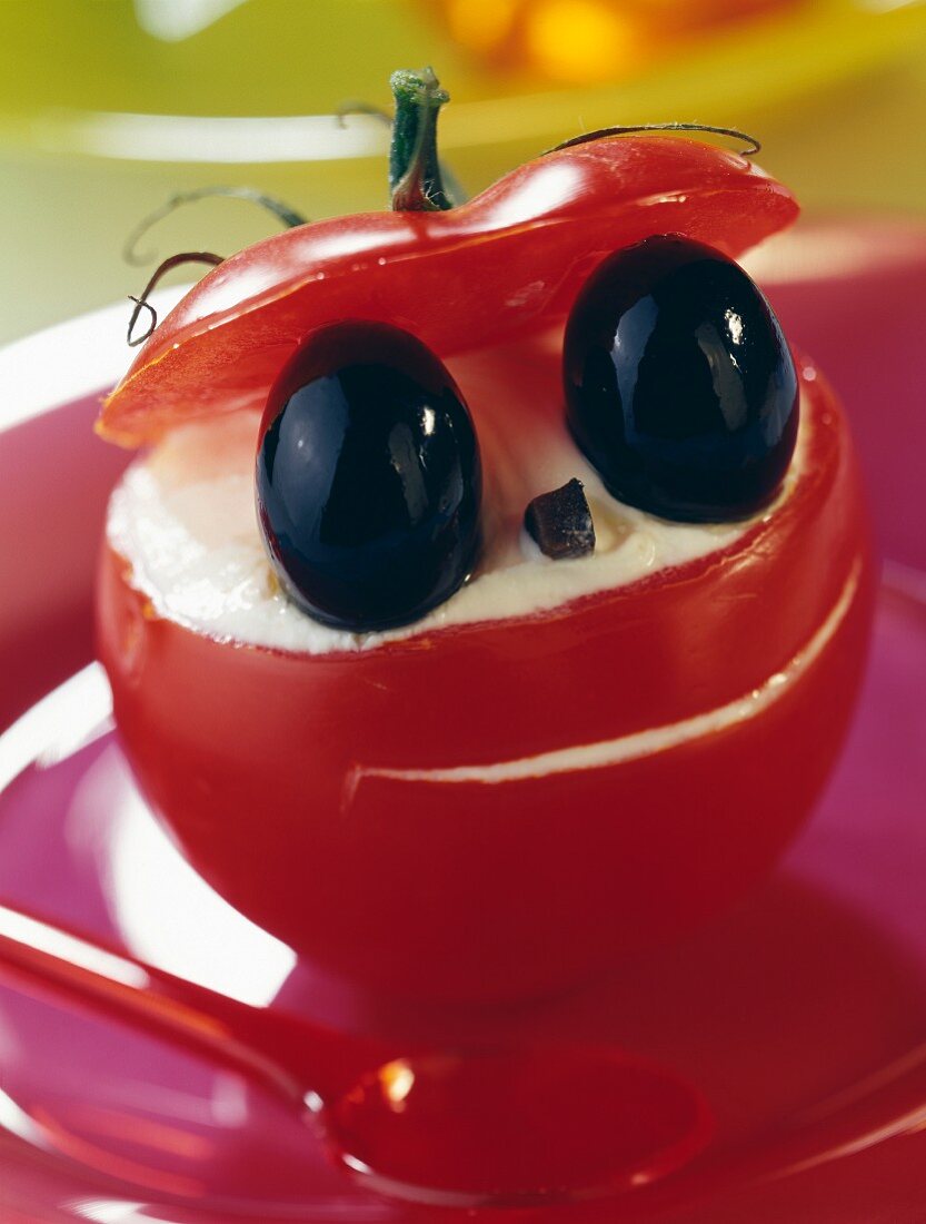 Tomato stuffed with brousse cheese and black olives
