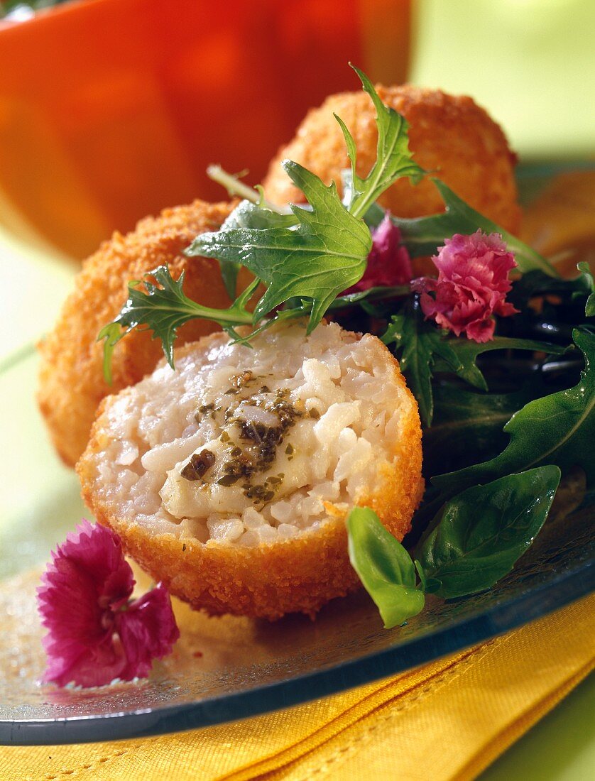 Reiskroketten mit Pistou (Basilikumpaste) und Mozzarella