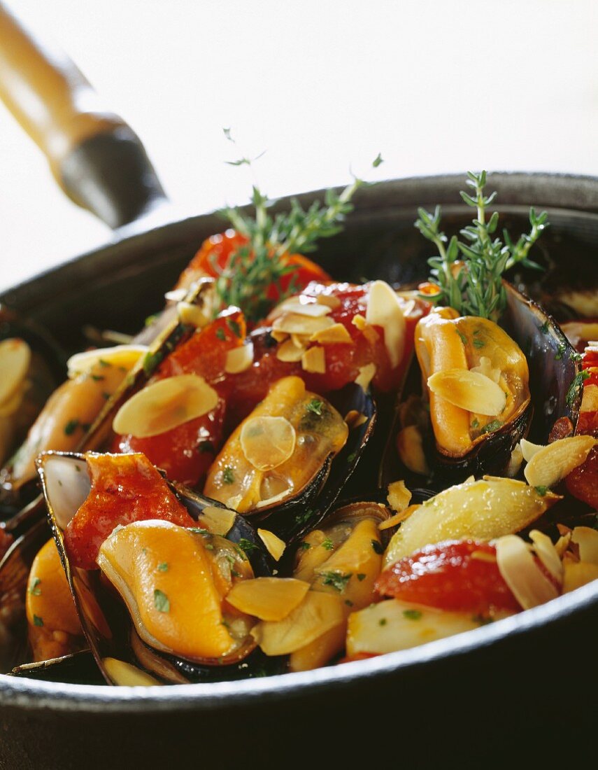Mussel with almonds