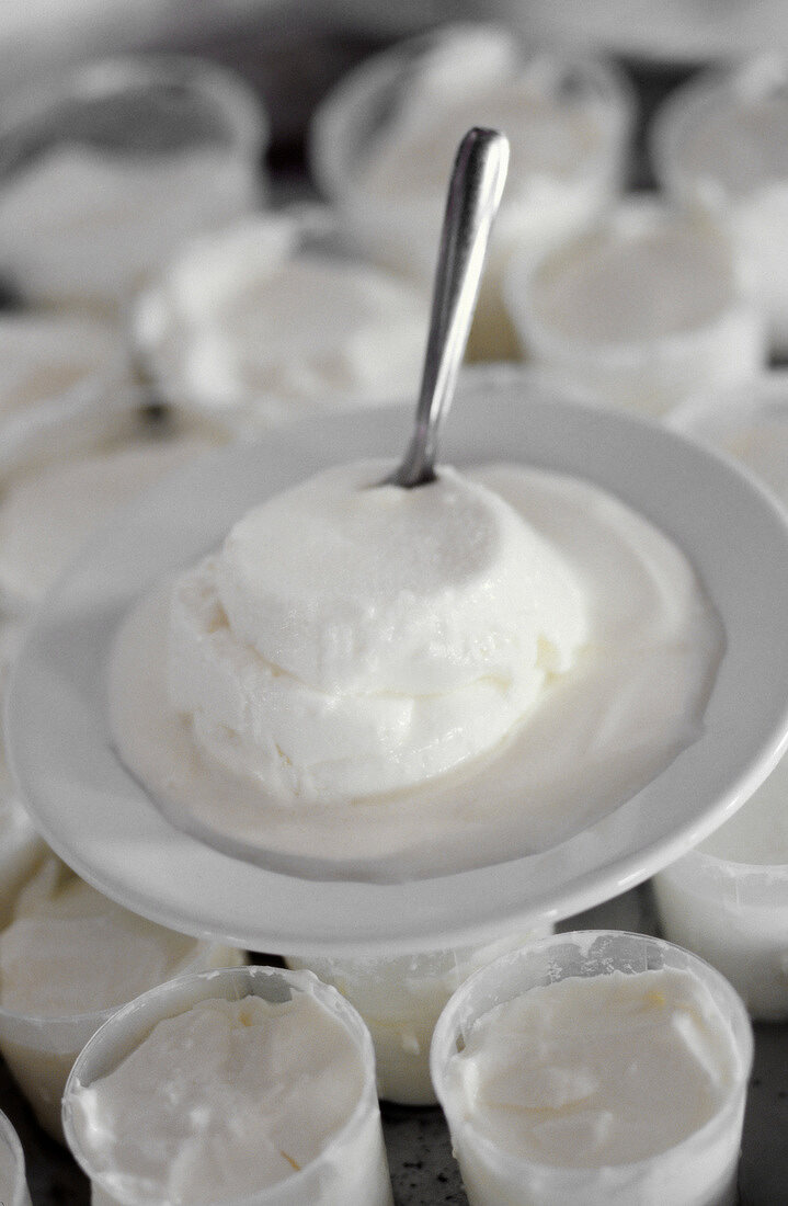 Faisselle with cream and sugar