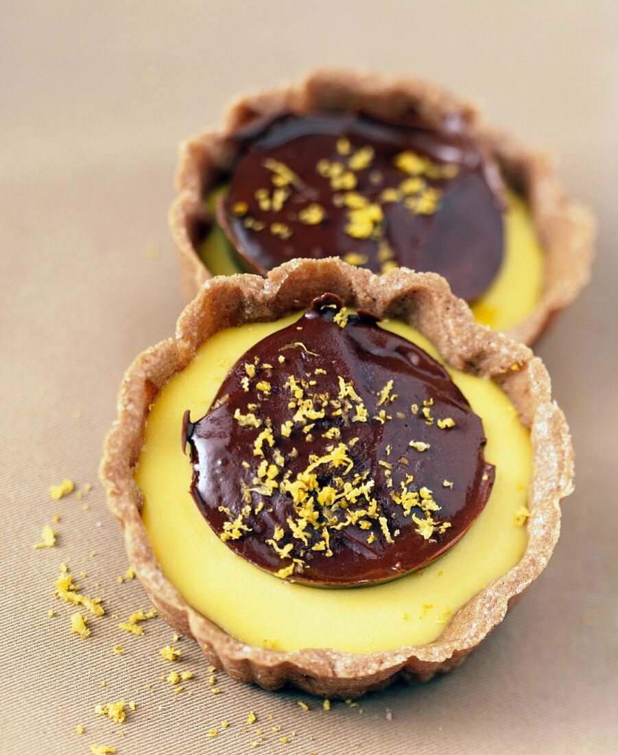 Lemon and chocolate tartlets