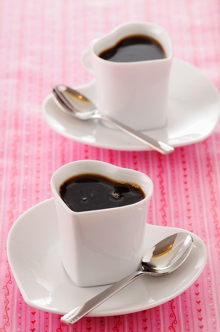 Herzförmige Kaffeetassen