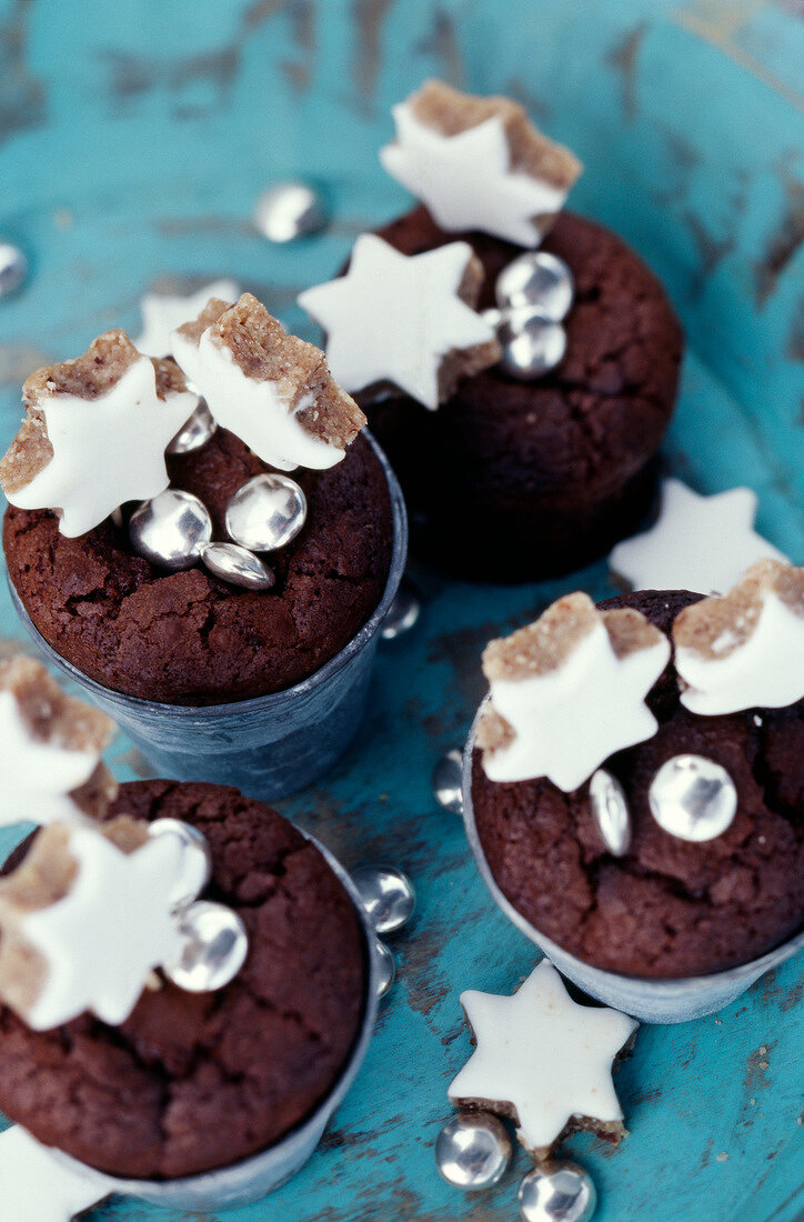 Small chocolate Moelleux with cinnamon stars