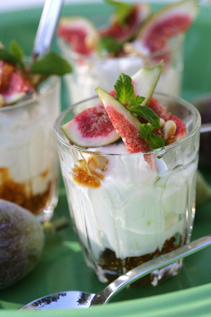 Yoghurt with fresh figs