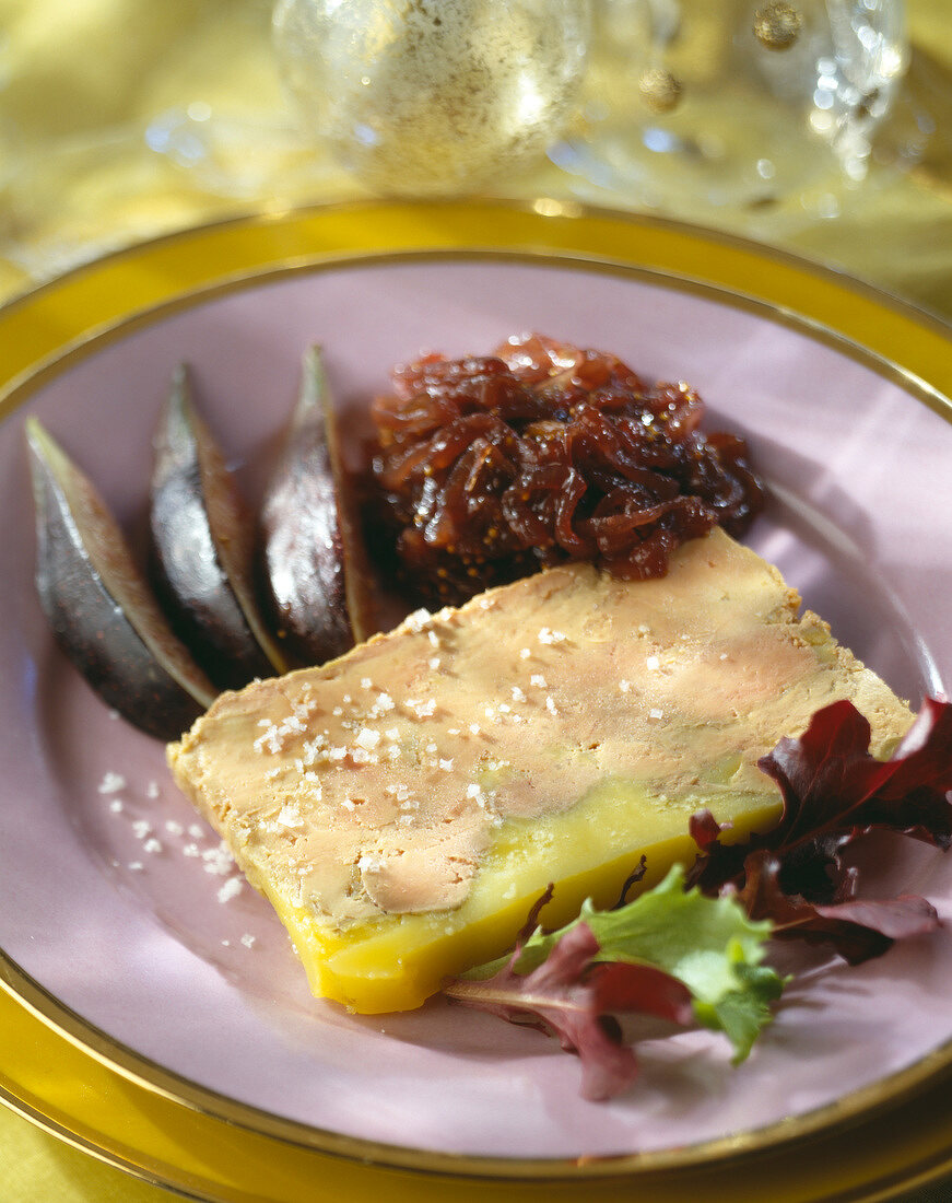 Foie Gras mit Pineau-Likörwein und Zwiebelkonfitüre