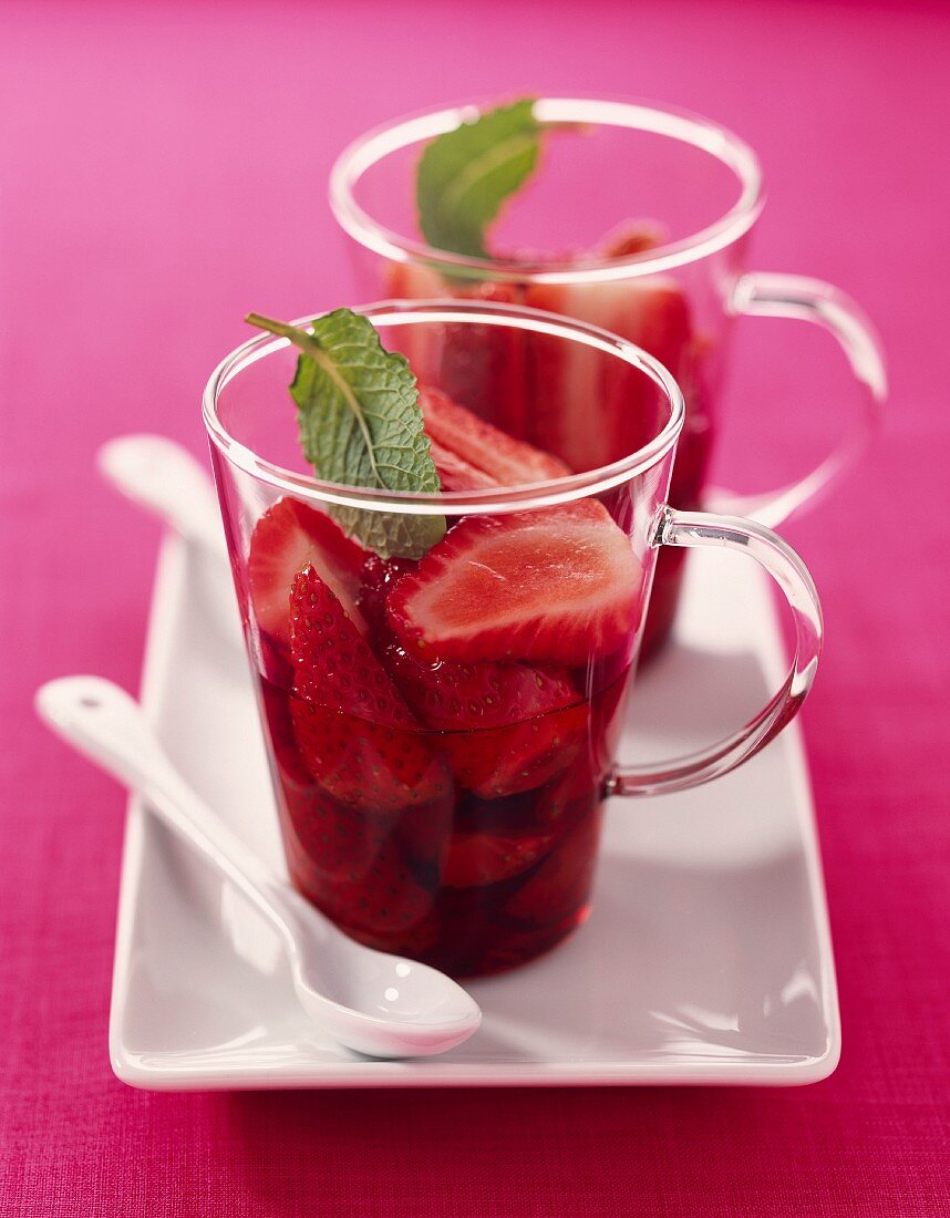 Erdbeeren in Rotwein