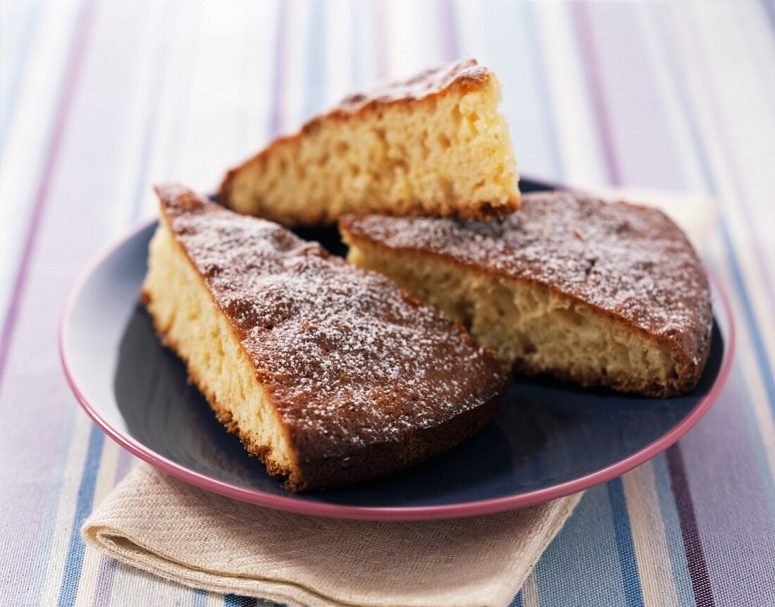 Drei Stücke Zitronenkuchen (Moelleux au citron)