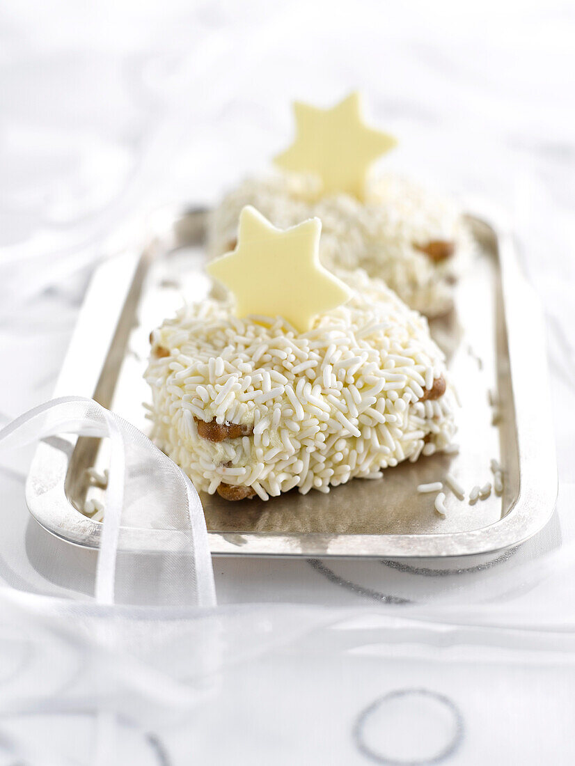 Rich tea biscuits with amaretto and white chocolate