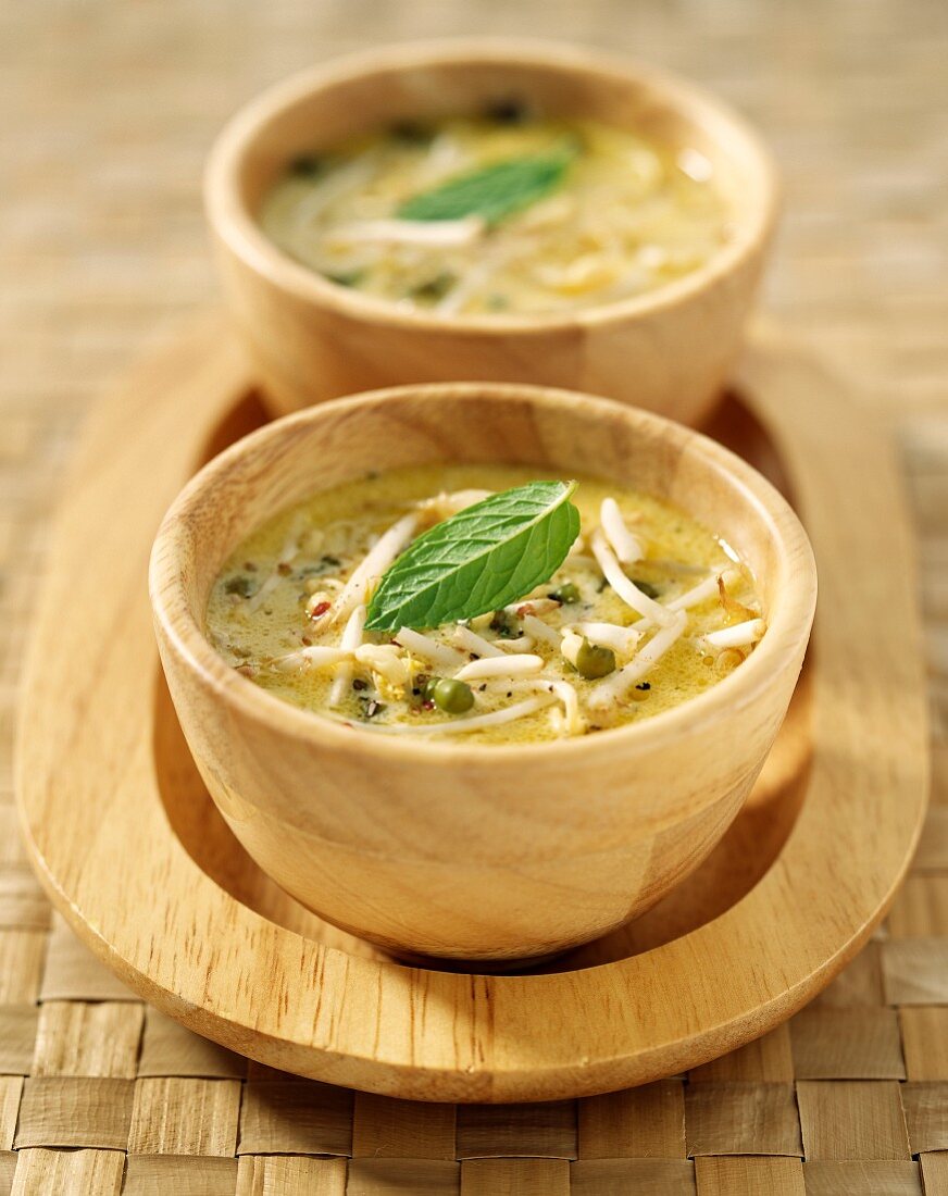 Bean sprout soup