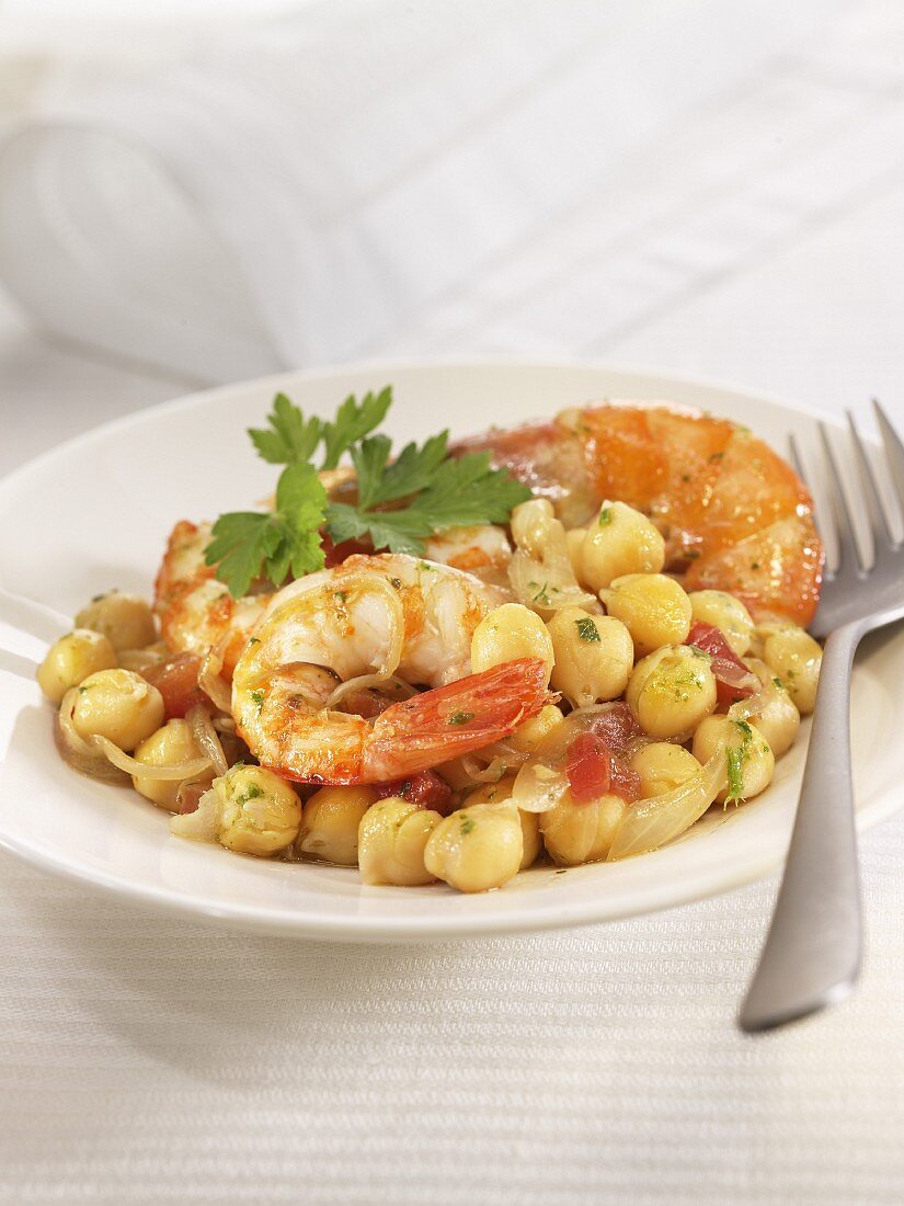 Pan-fried shrimp with chickpeas