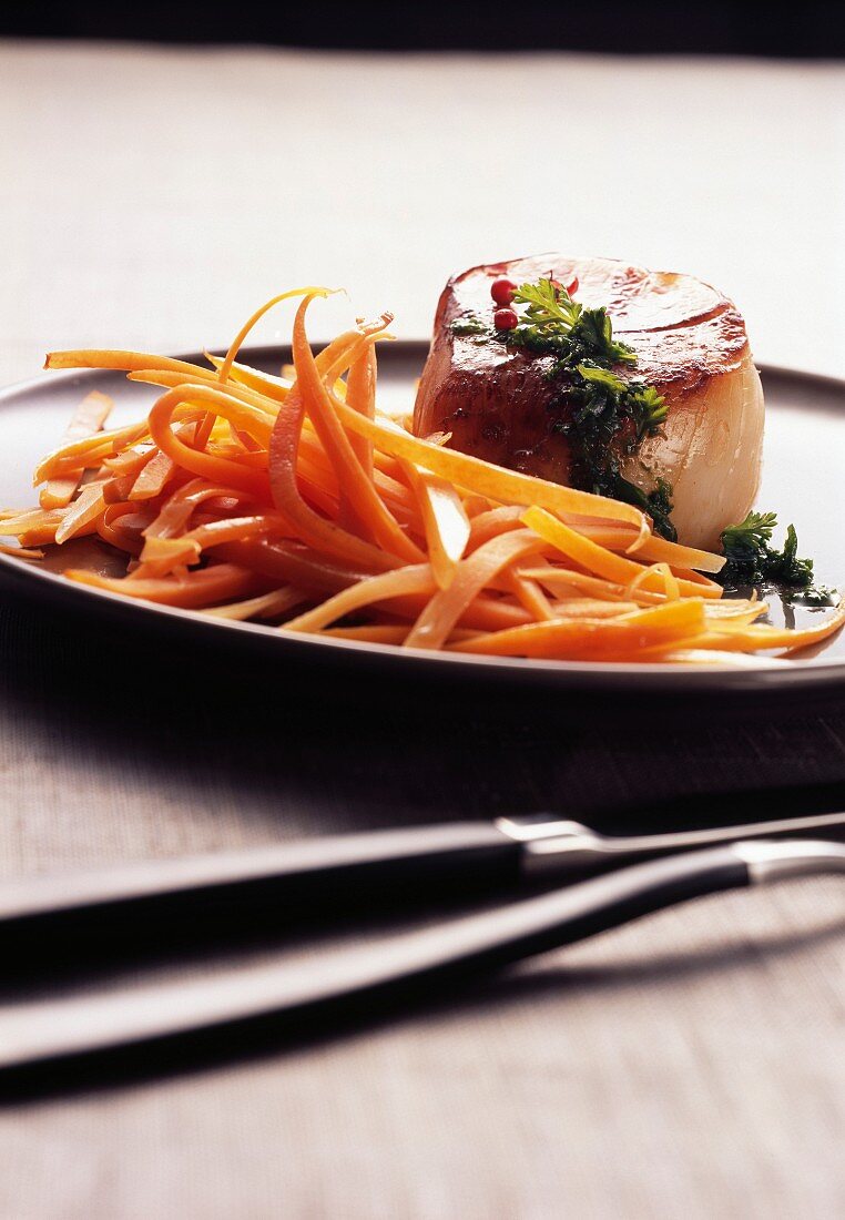 Thinly sliced carrots with scallops