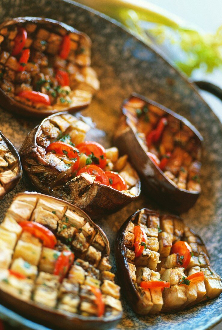 Gegrillte Auberginen mit Tomaten