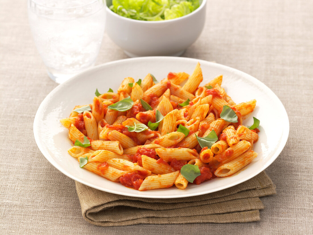 Penne with tomato and basil sauce