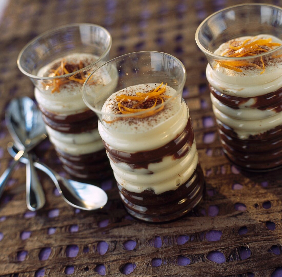 Tiramisu mit Schokolade und Zimt