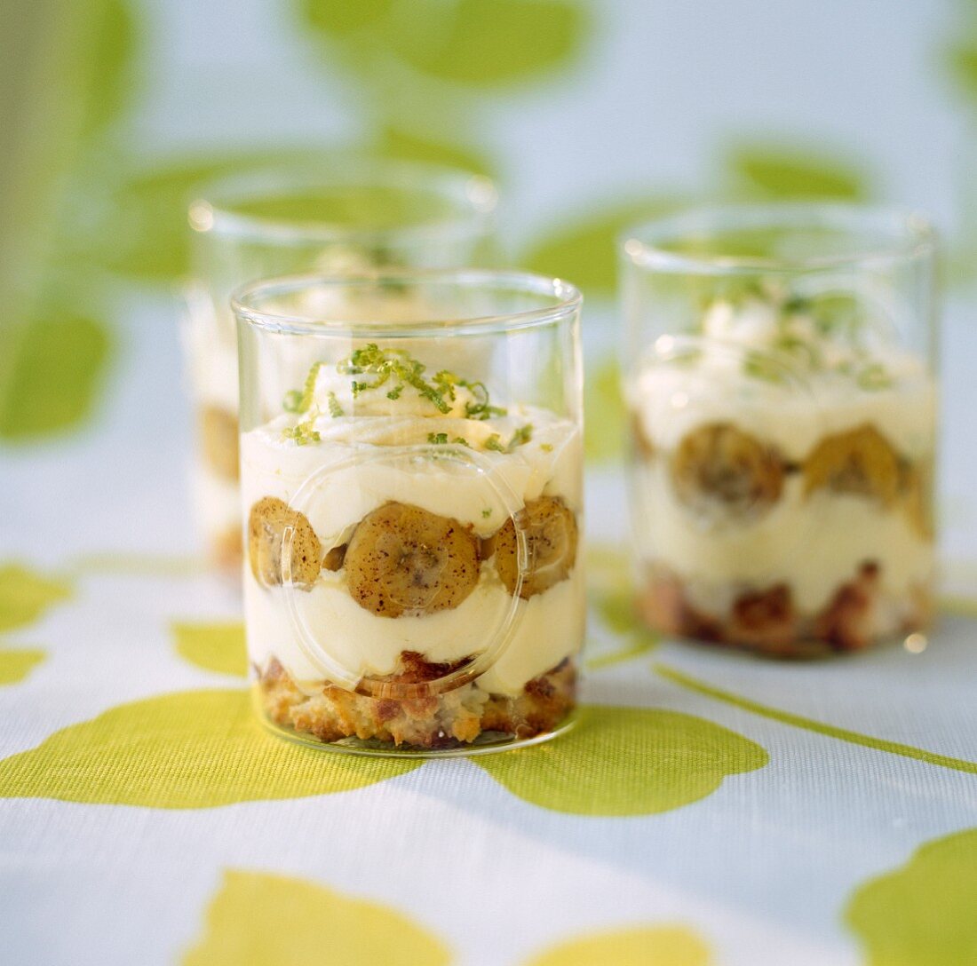 Tiramisu aus Feigenbananen und Limetten