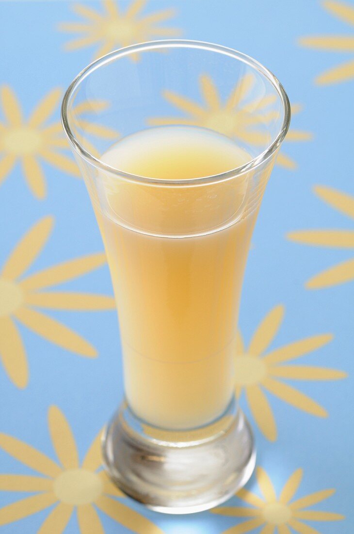 Ein Glas französischer Pastis