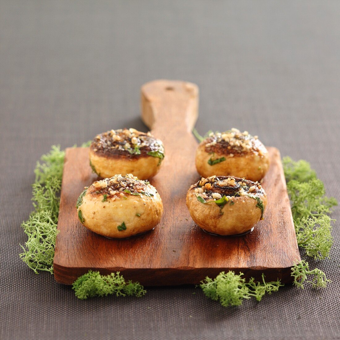 Mushrooms stuffed with hazelnuts and coriander