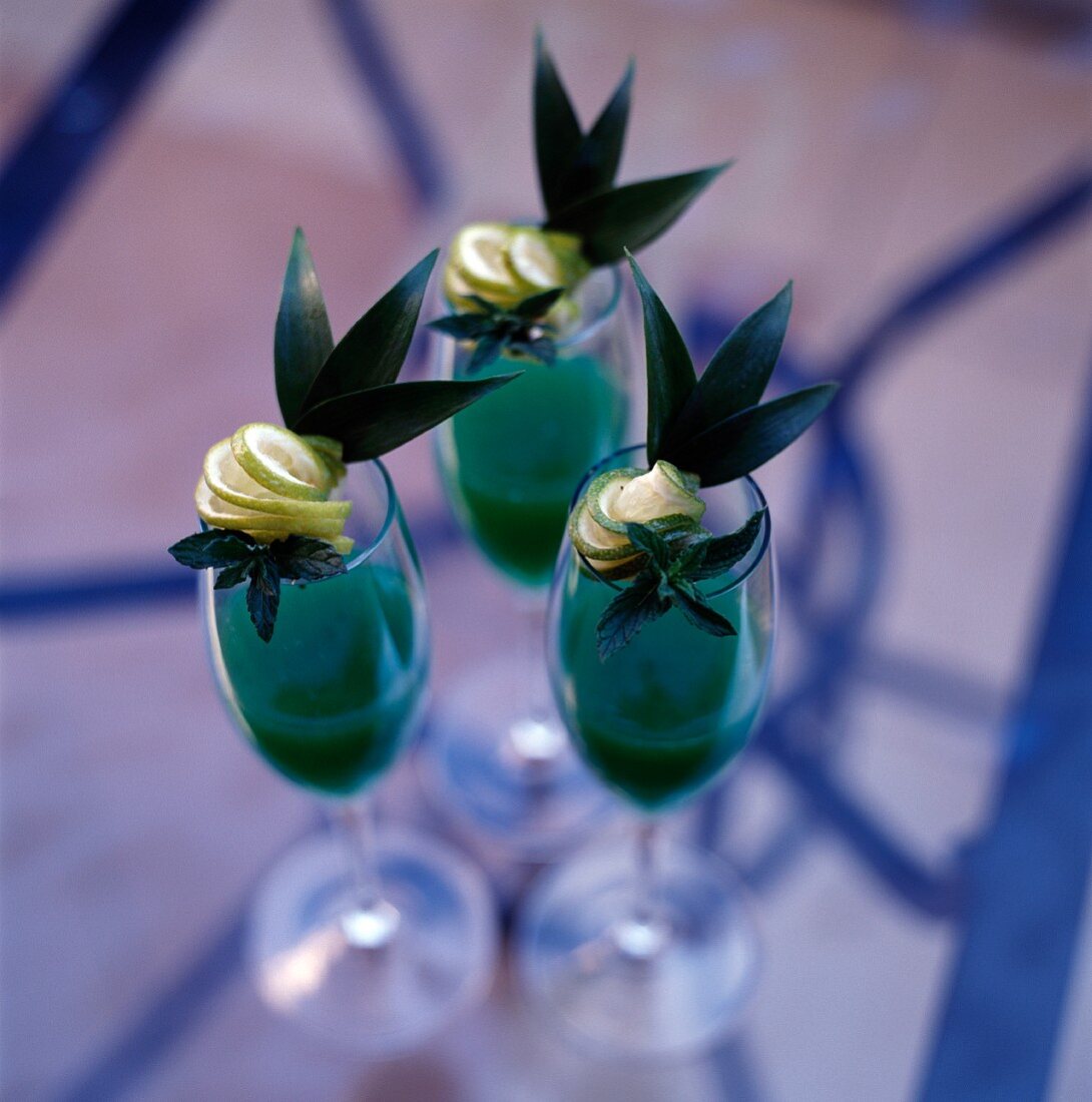 Paradise cocktails with mint, limes and Curaçao