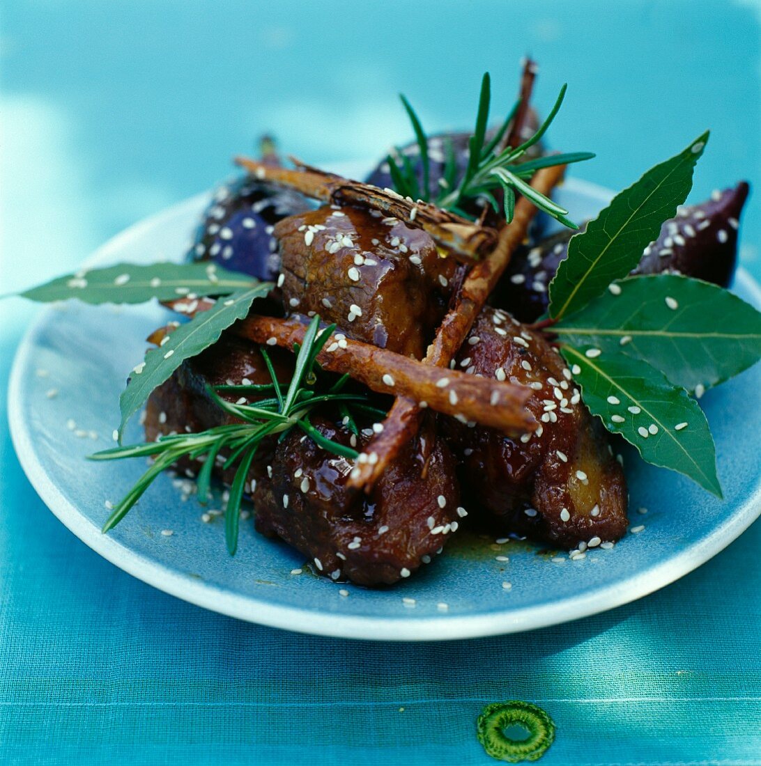 Braised plums and baked plums with sesame seeds and cinnamon