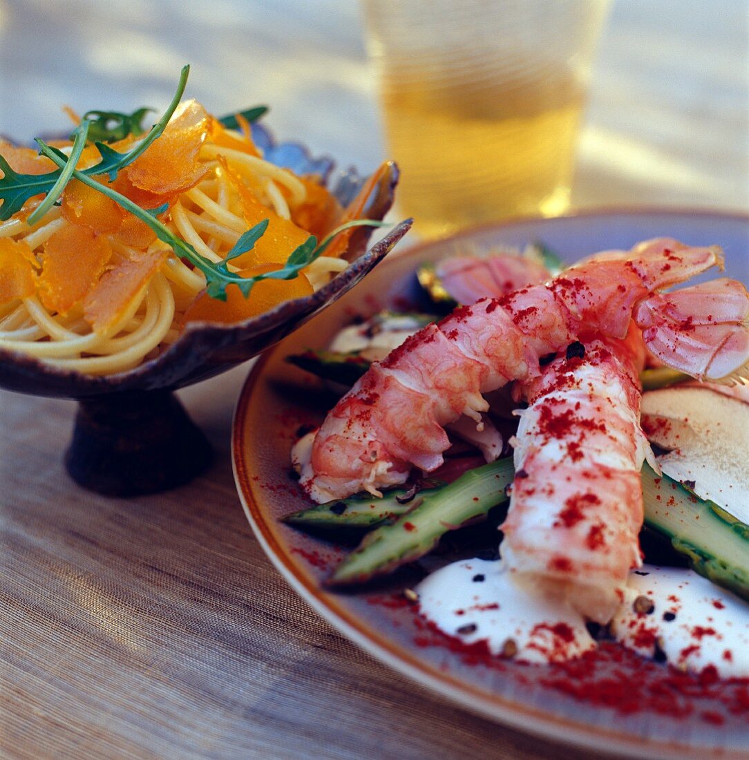 Prawn salad with asparagus