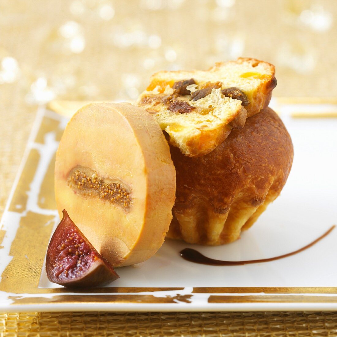 Foie gras with figs and raisin brioche