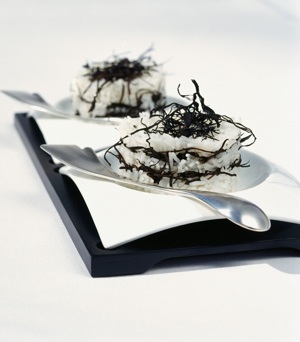 Layered cakes with basmati rice and arame algae