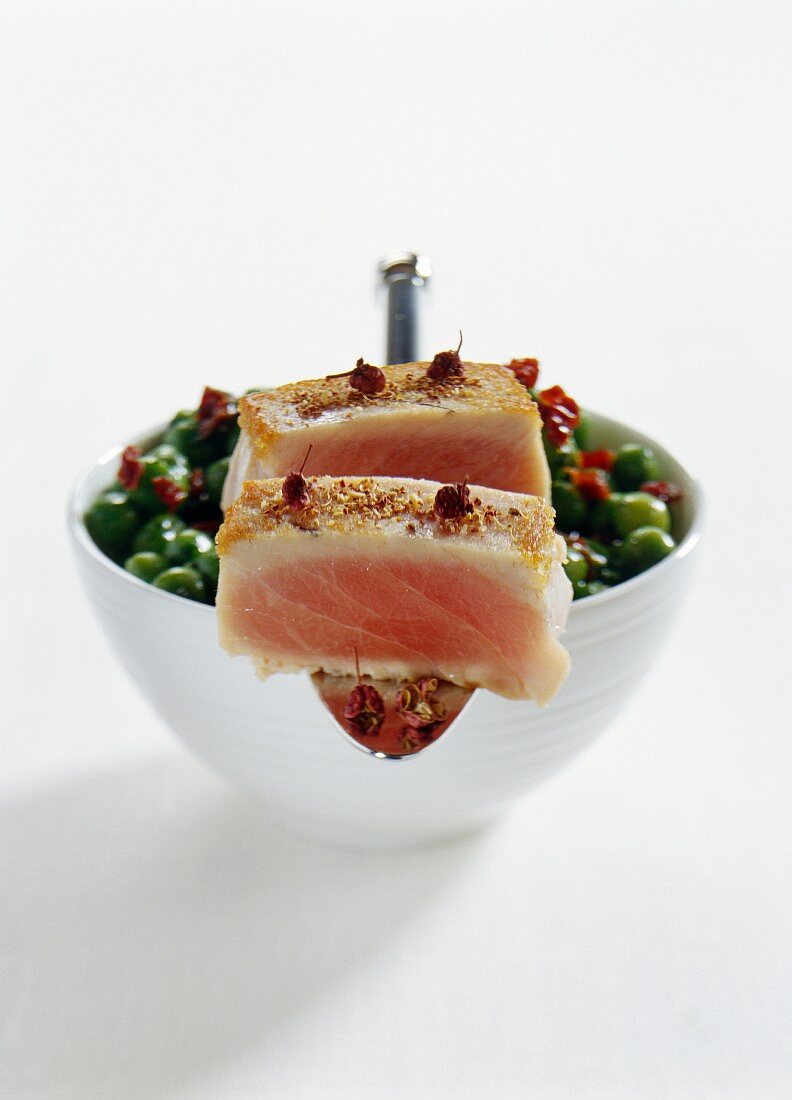 Tuna fish with Szechuan pepper and peas
