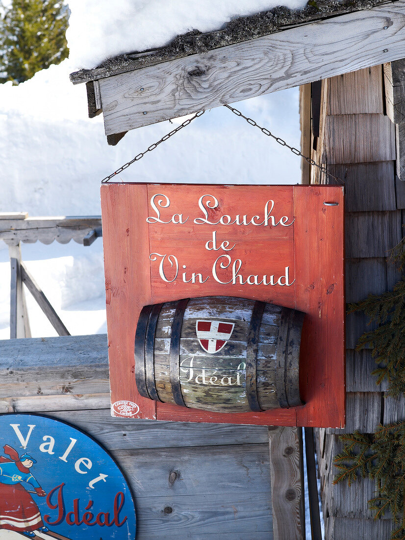 Sign for hot wine to buy at Megève