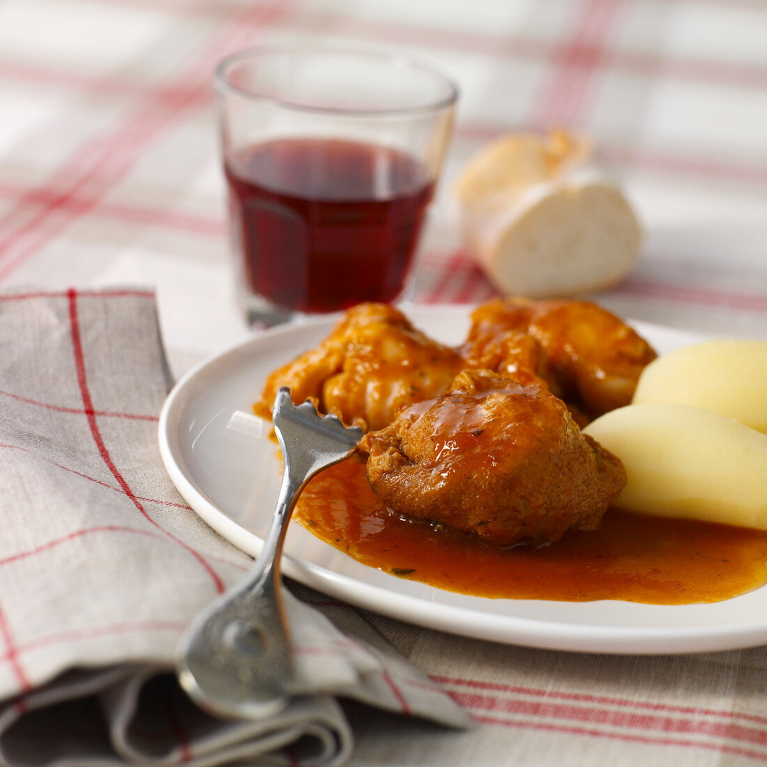 Pieds paquets (Schafskutteln und -füsse in Tomaten-Weißwein-Sauce), Marseille, Frankreich