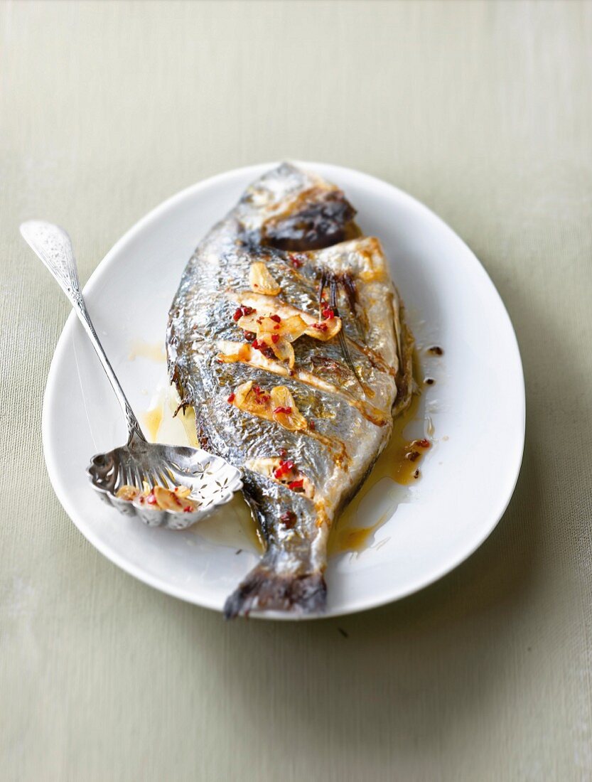 Grilled sea bream with garlic and hot red pepper