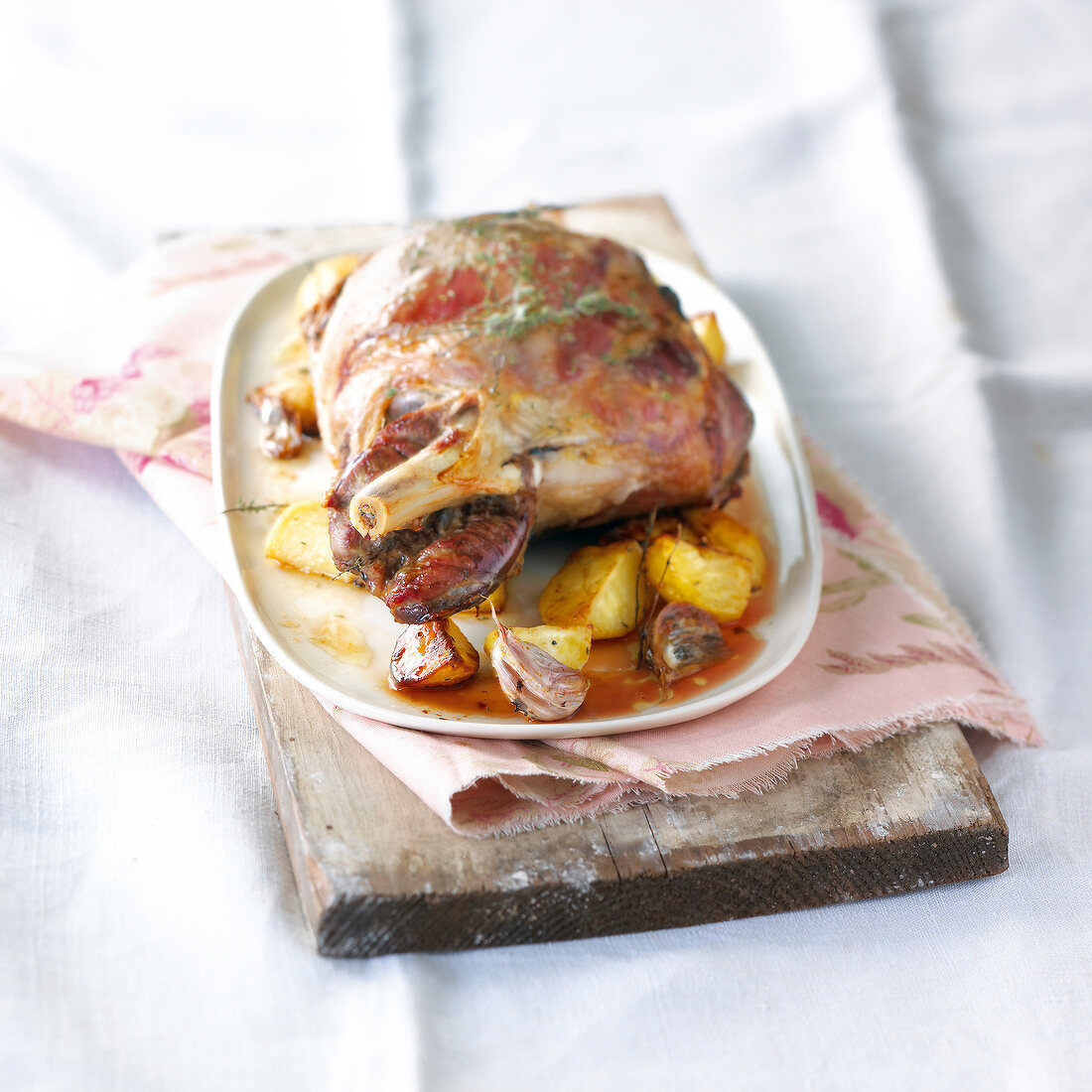 Shoulder of lamb cooked with shallots