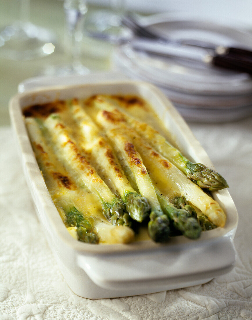 Asparagus cheese-topped dish