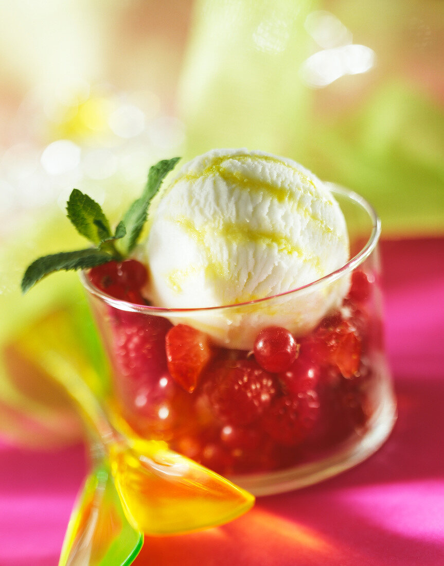 Lemon ice cream with Limoncello sauce and summer fruit