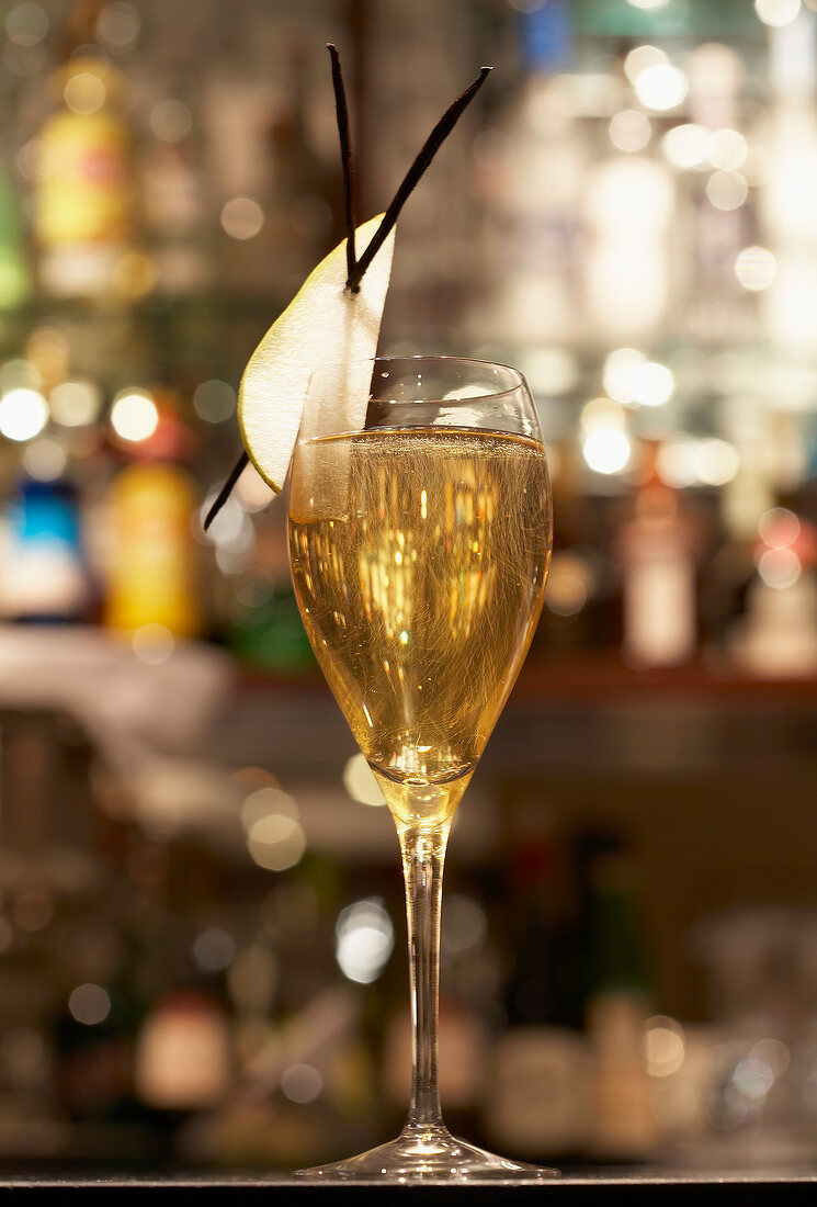 A glass of Champagne with vanilla and pear