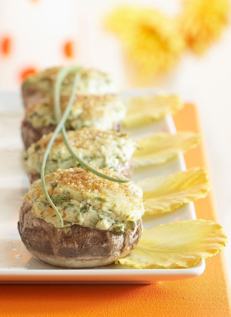 Button mushroms stuffed with goat's cheese