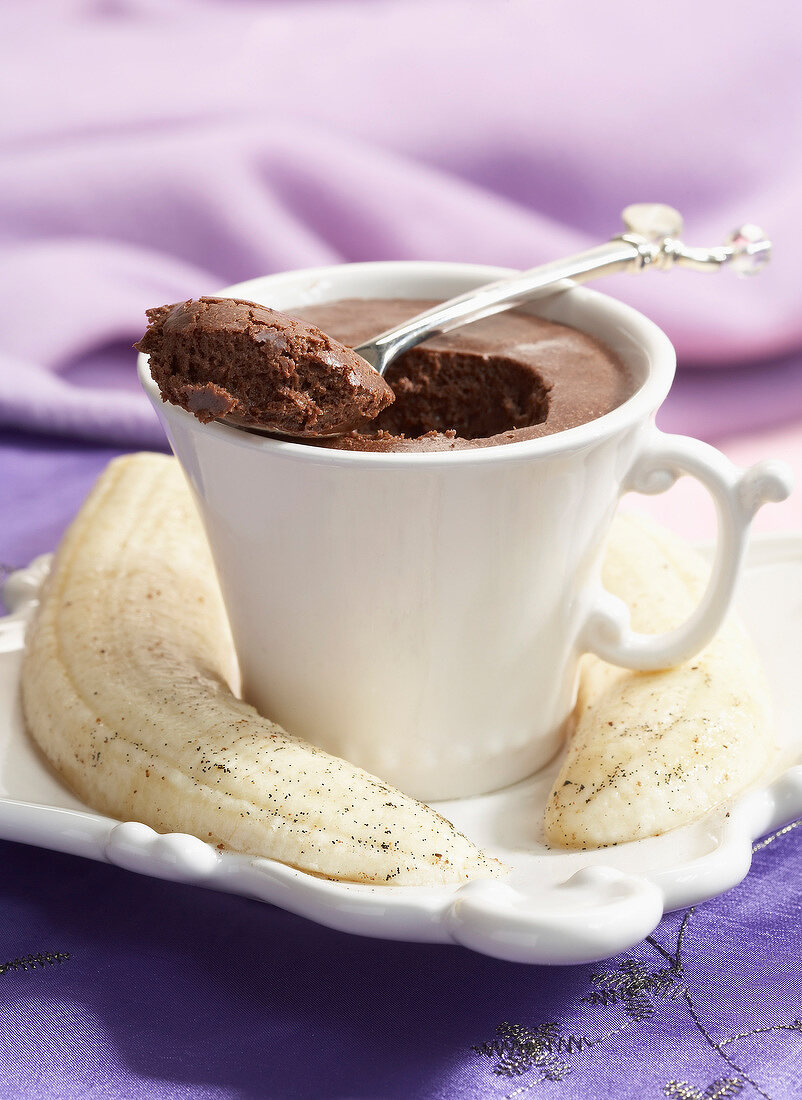Mousse au chocolat mit Vanille-Bananen