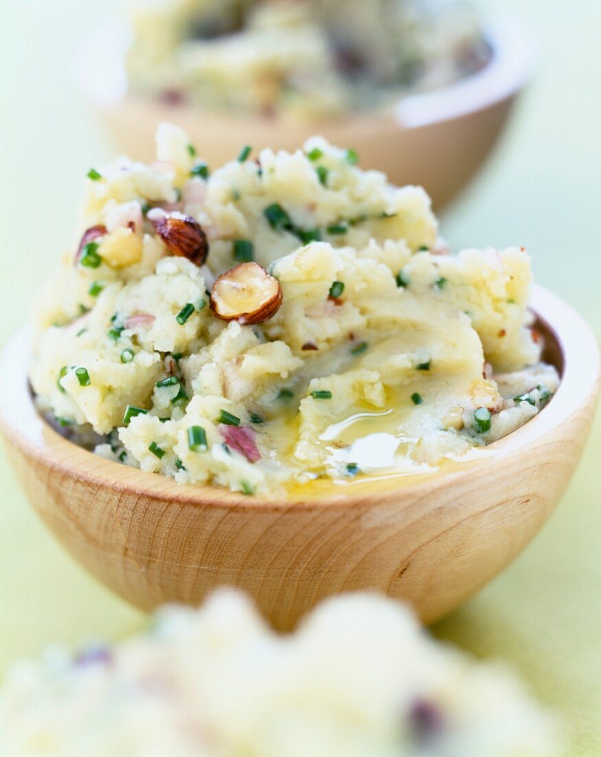 Mashed potatoes with olive oil and crushed hazelnuts