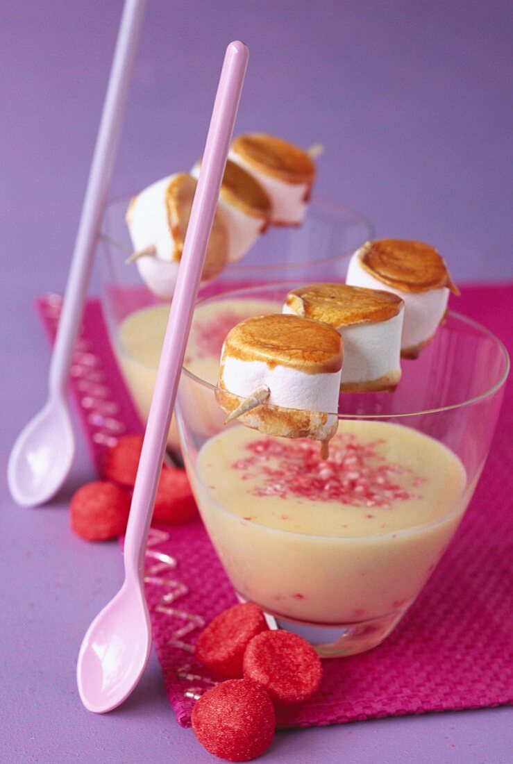 Strawberry Tagada custard and caramelized marshmallows brochettes